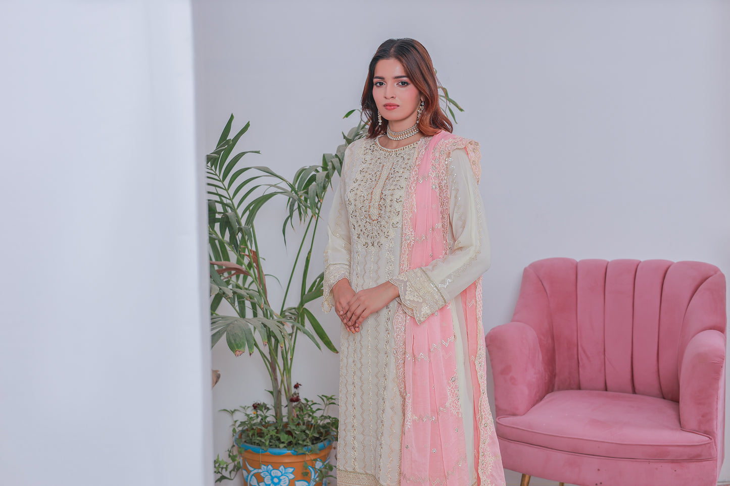 Mahpara 03-Piece Embroidered Pista Chiffon Suit
